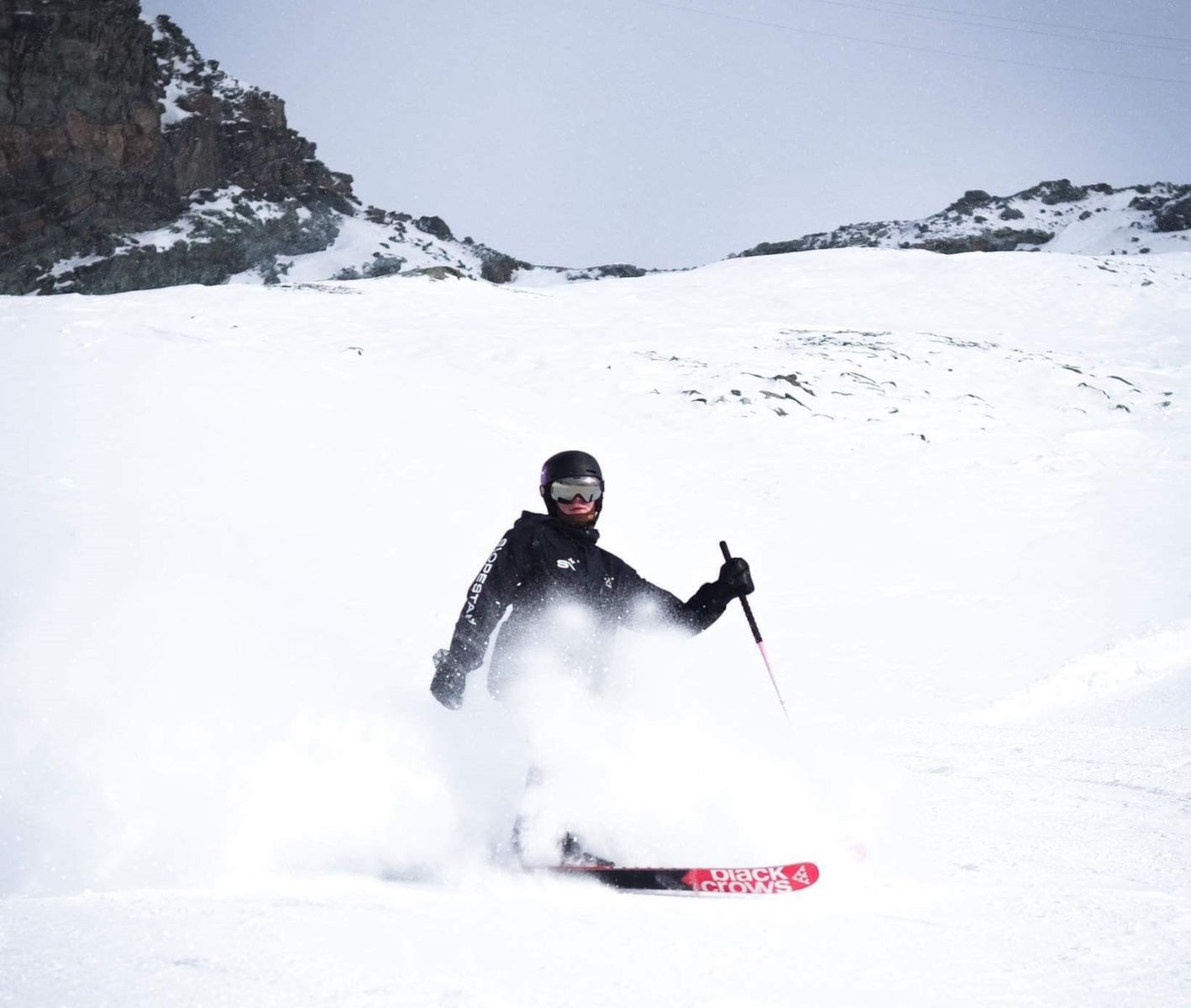 Slopestar guide sprying snow