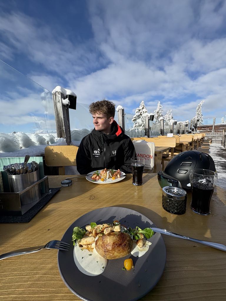 Slopestar Guide eating lunch wagrain